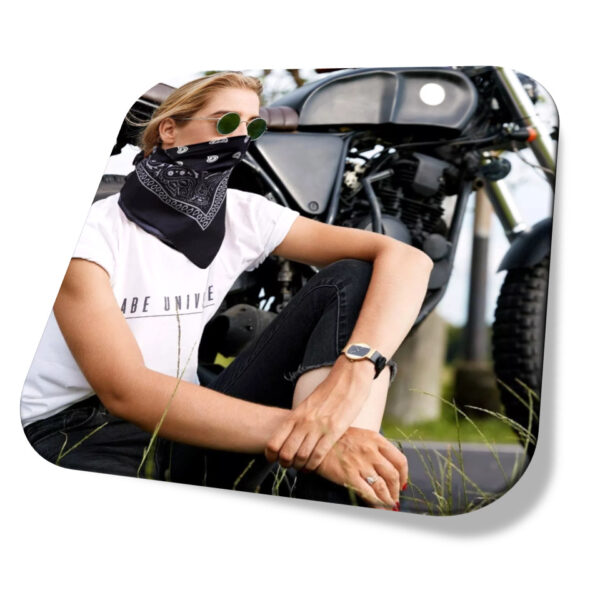 Bandana Branca Estampa Preta Caveira ambiente Moto Rock Lenço Cabeça 100% Algodão 55x55